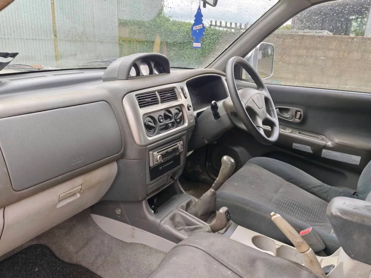 05 mitsubishi pajero sport - Image 3