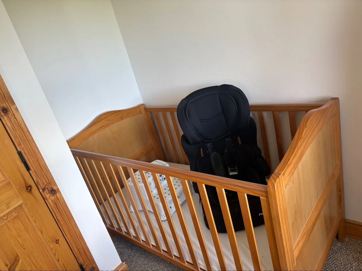 Cot ,car seat and baby steps - Image 1