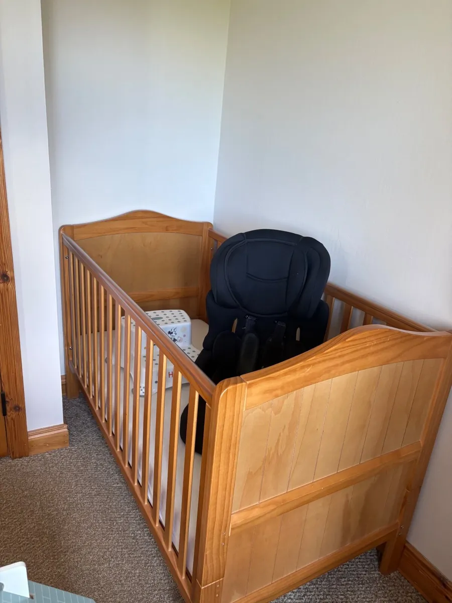 Cot ,car seat and baby steps - Image 2