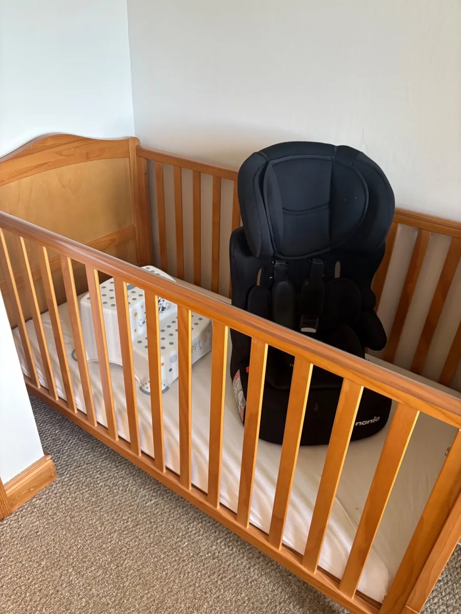Cot ,car seat and baby steps - Image 4