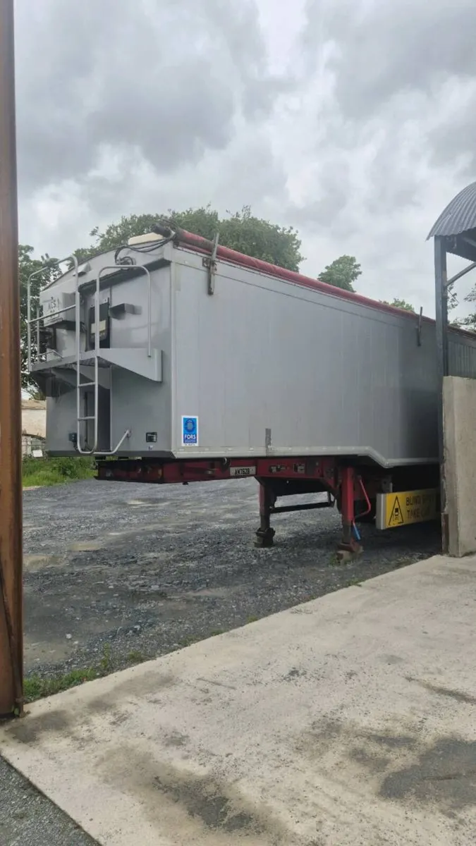 Wilcox Tipping Trailer - Image 4