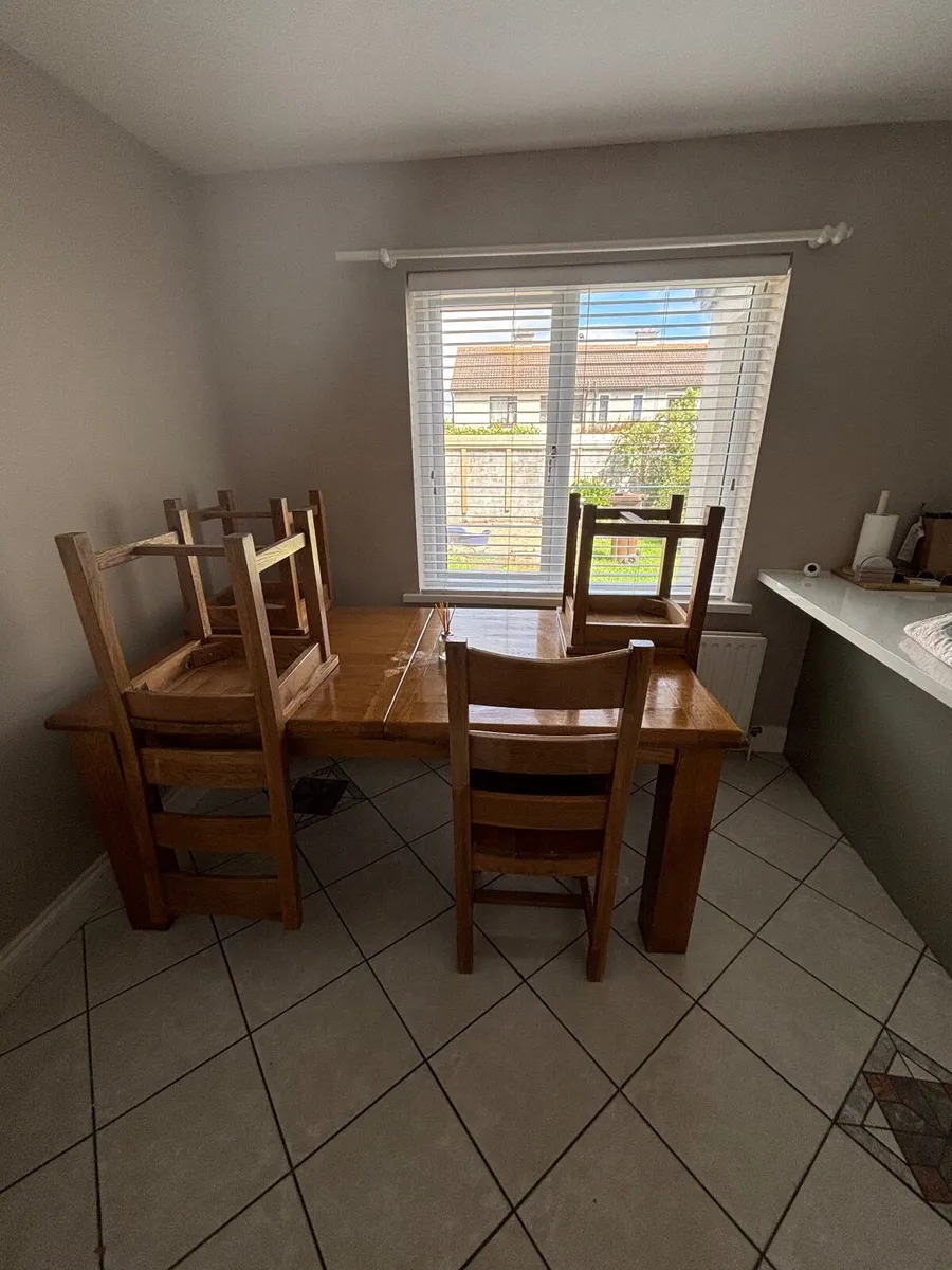 Solid oak extending dining table with 4 chairs Ono - Image 2