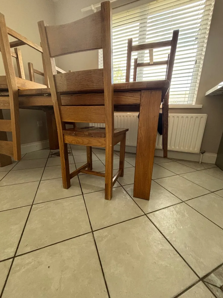 Solid oak extending dining table with 4 chairs Ono - Image 1