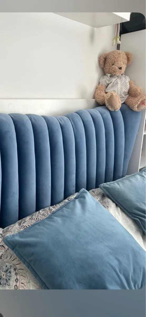Double bed - Image 1