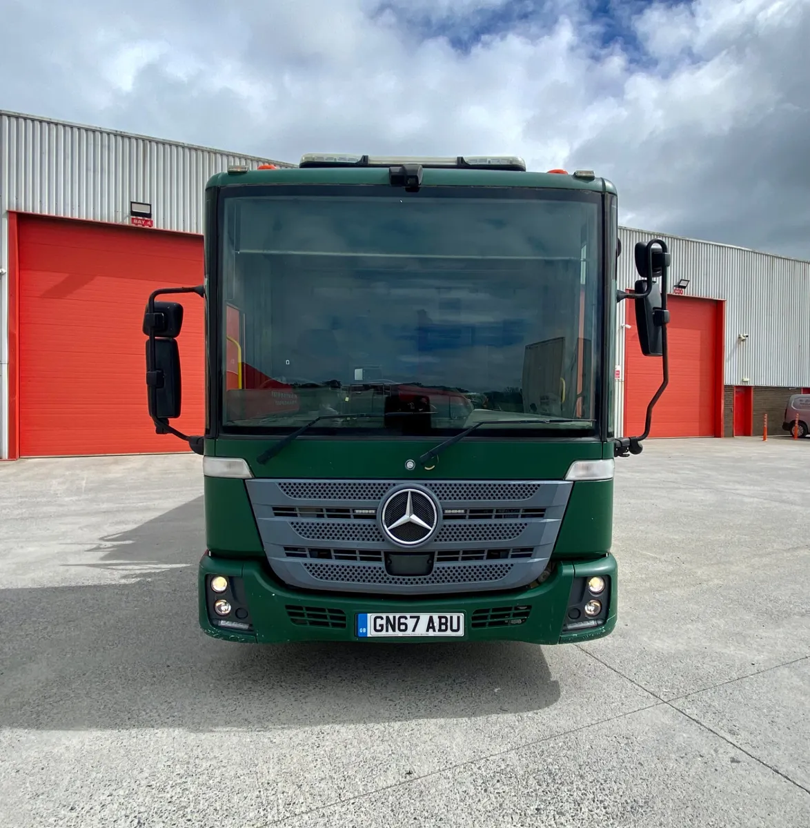 Mercedes Econic 3235 Triden Tipper - Image 4