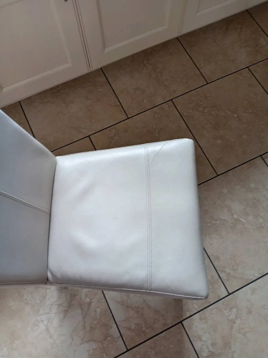 Kitchen table chairs - Image 4