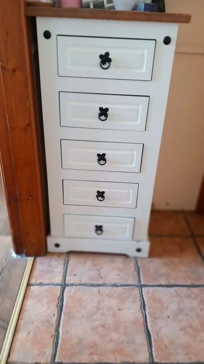 Narrow chest - Image 1
