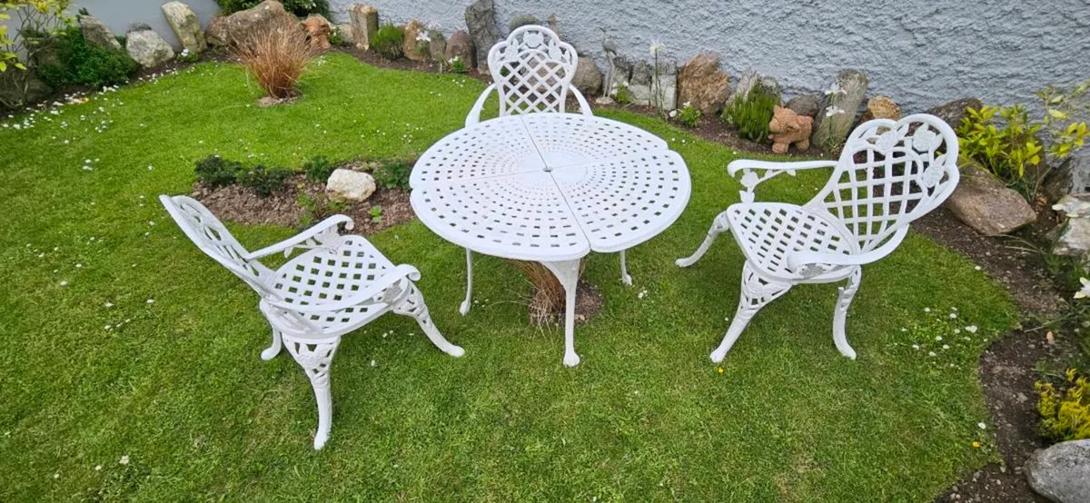 CAST IRON SET - Image 1