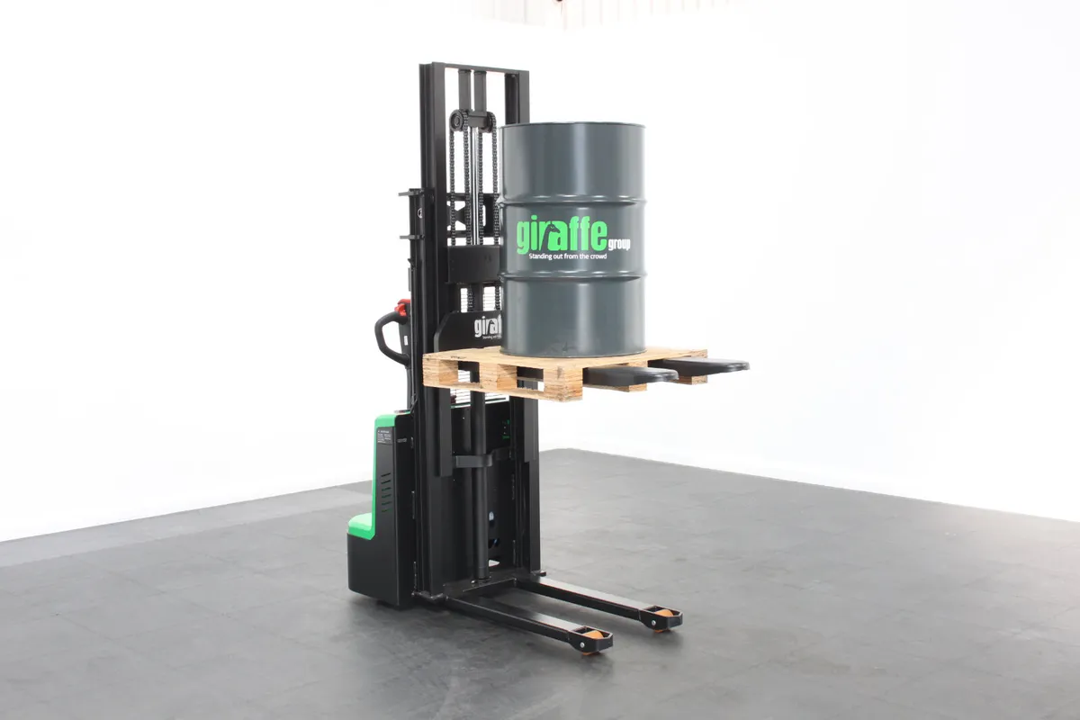 giraffe 1.5T Electric Pallet Stacker 2.5M lift - Image 3