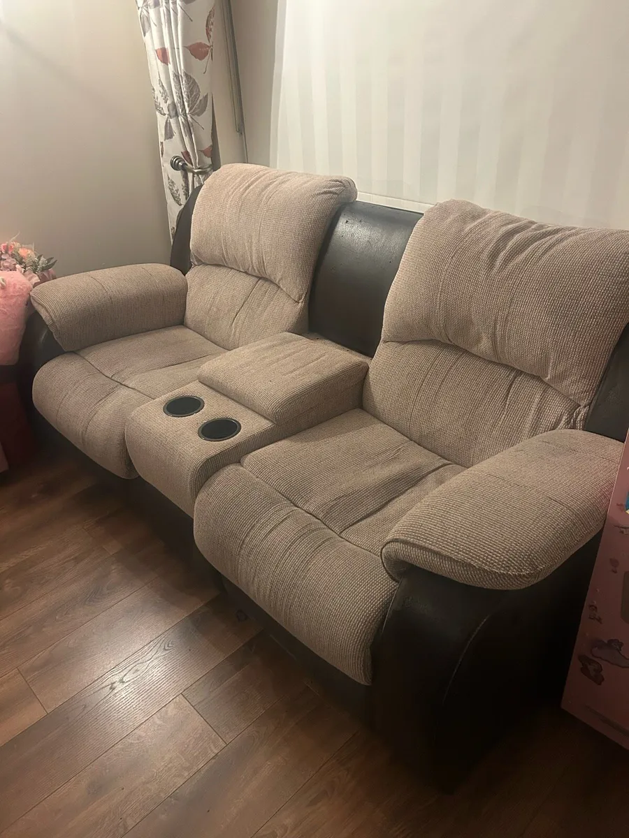 Couches 3 seater +  2 seater decliner - Image 1