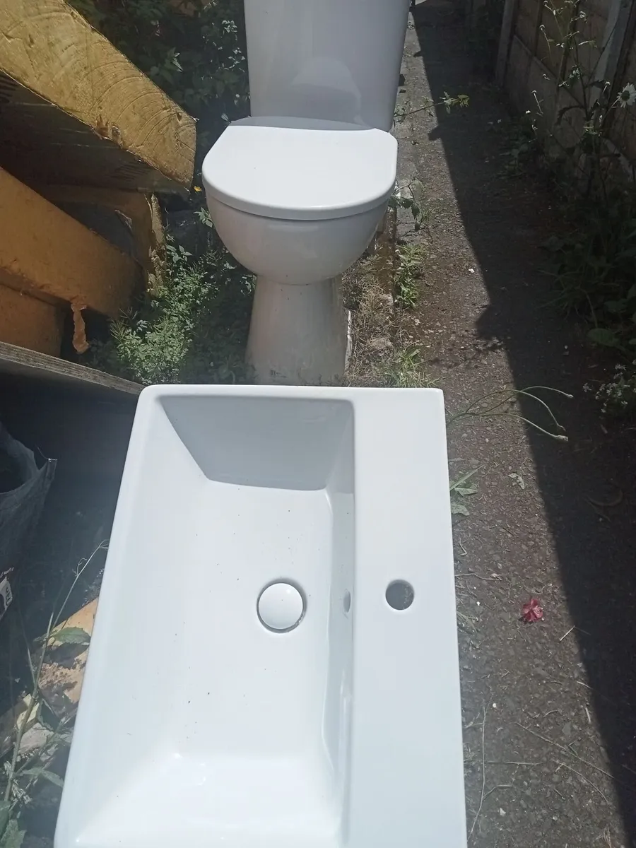 Comfort toilet &  basin - Image 3