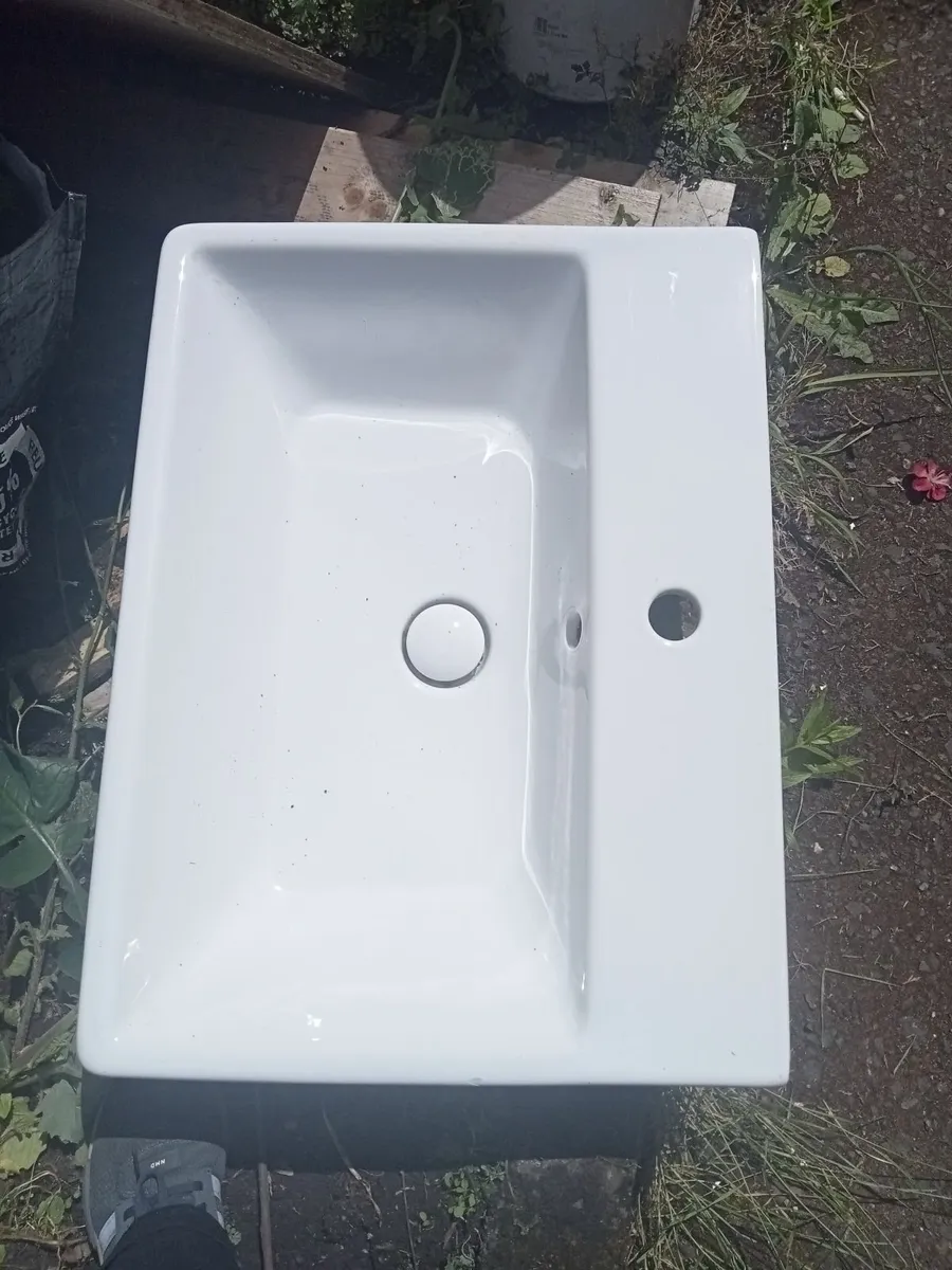 Comfort toilet &  basin - Image 2