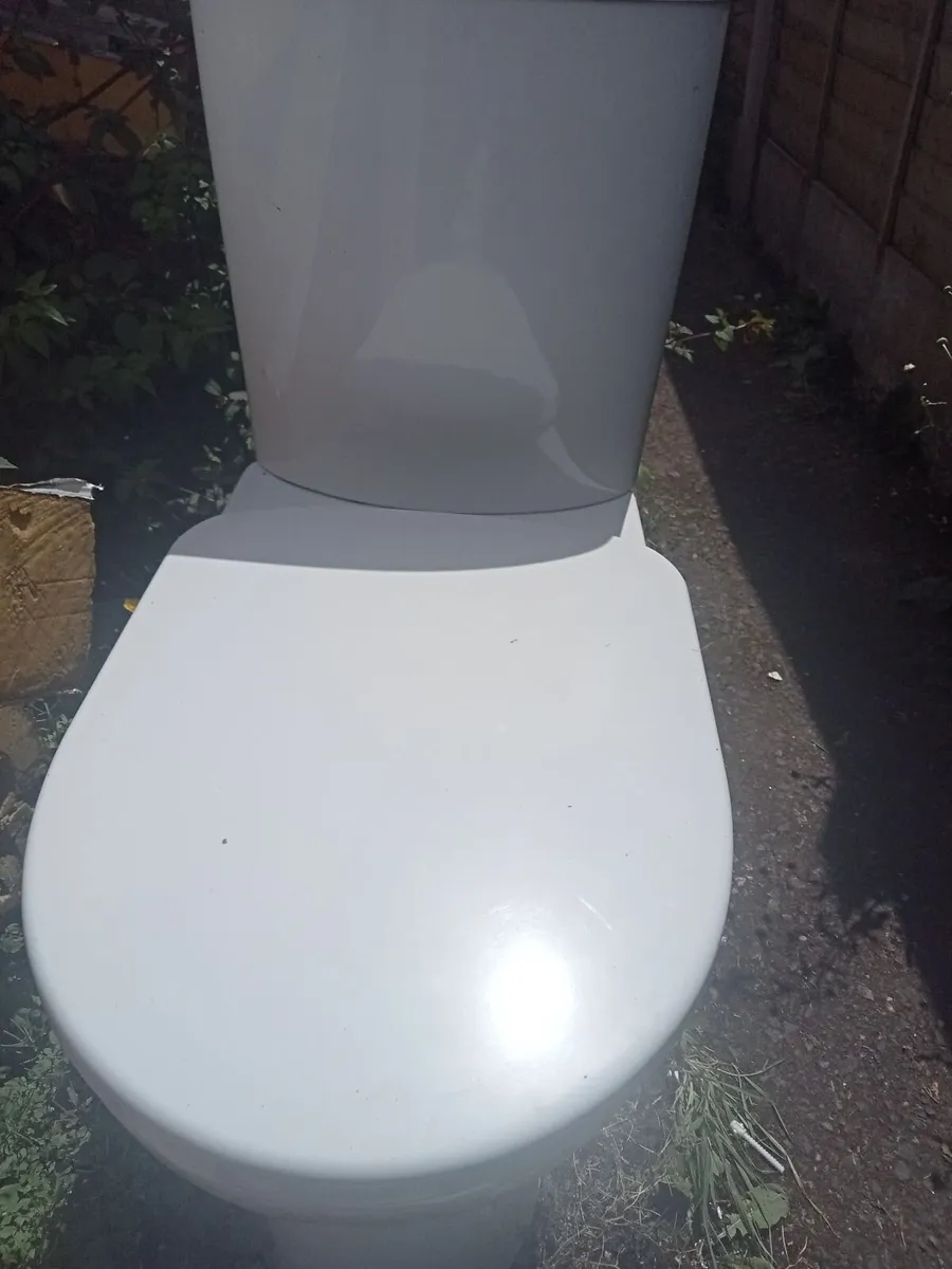 Comfort toilet &  basin - Image 1