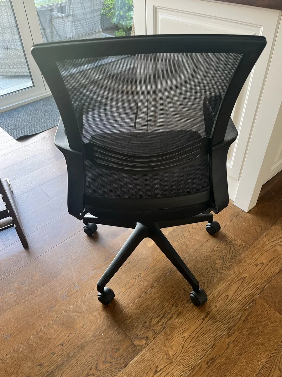 Mesh office chair- adjustable- excellent condition - Image 2