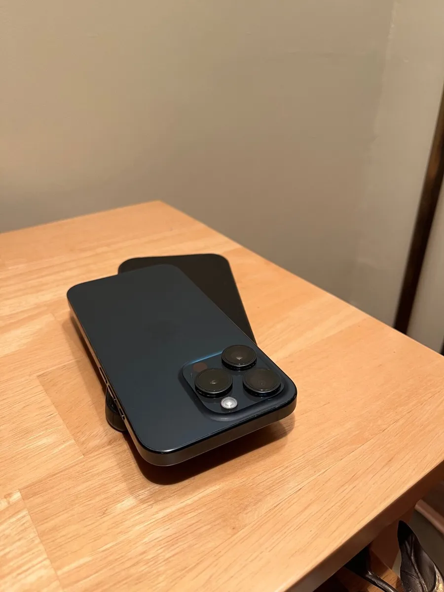 I Phone 15 pro Blue Titanium - Image 3