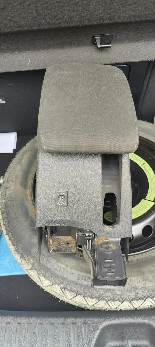 Left Headlight for VW golf 6 in perfect condition - Image 2