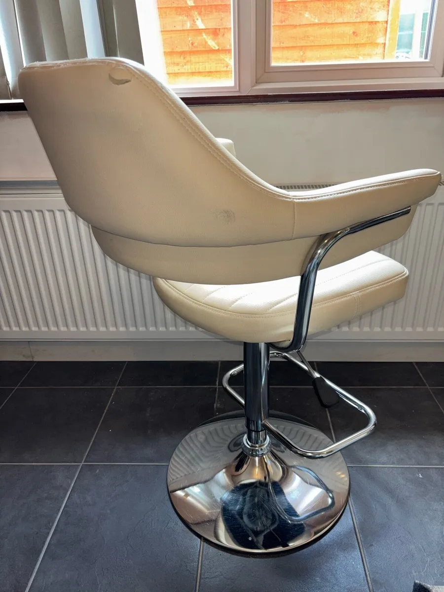 2 cream bar stools - Image 2