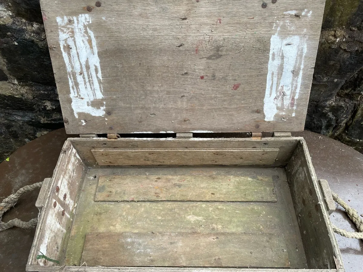 Antique ammunition box - Image 2