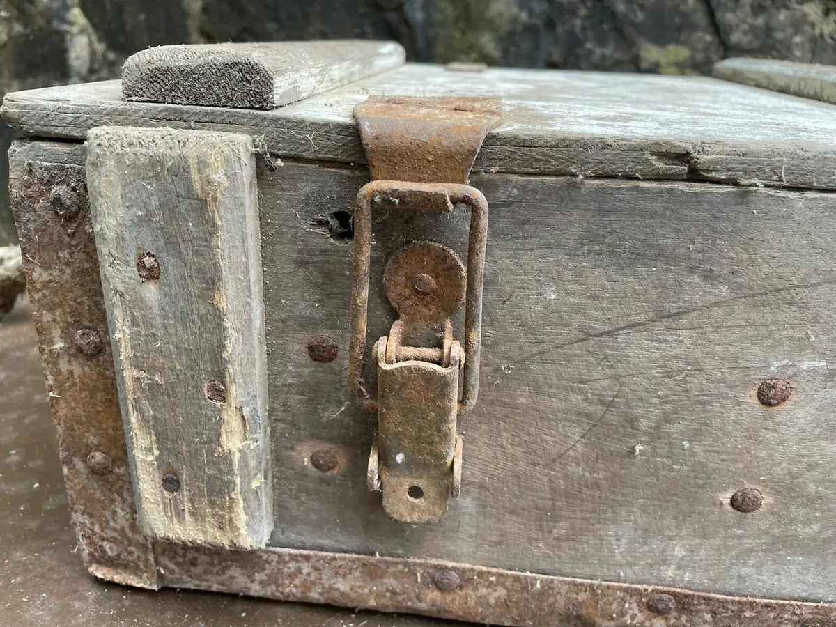 Antique ammunition box - Image 4
