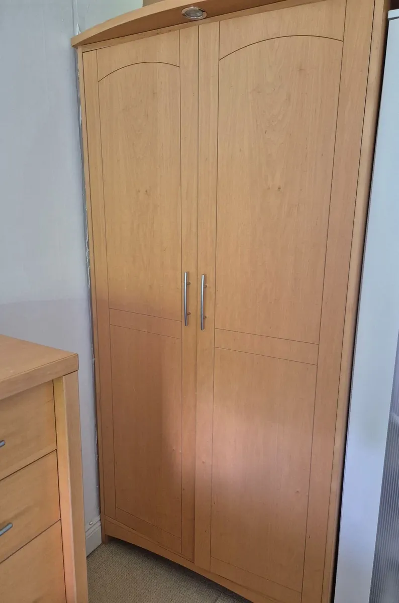 Bedroom furniture - Image 4