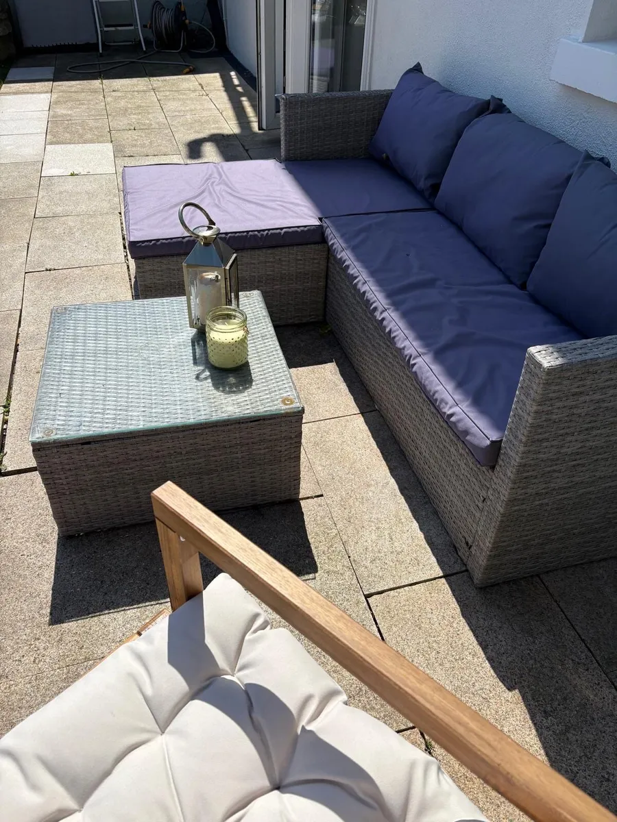 Garden seat .   And small table L shape. - Image 1