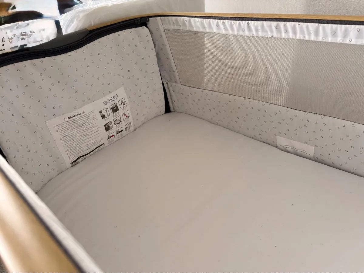 Tutti bambini Cozee Lite Co-Sleeper Bedside Cot - Image 3