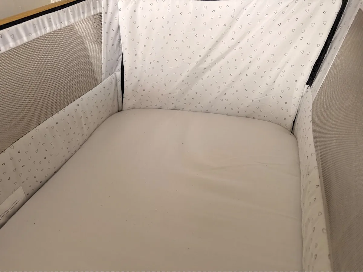 Tutti bambini Cozee Lite Co-Sleeper Bedside Cot - Image 4