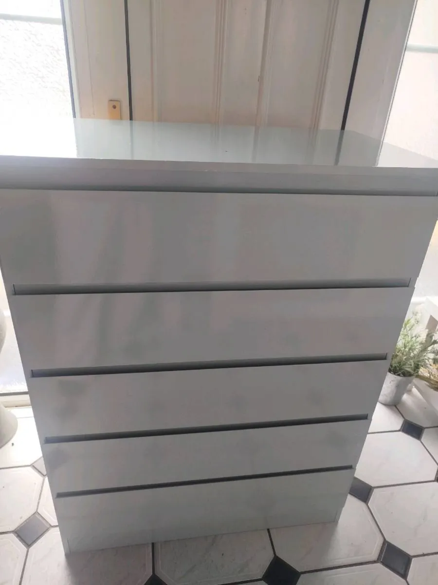 Items for sale - Image 1