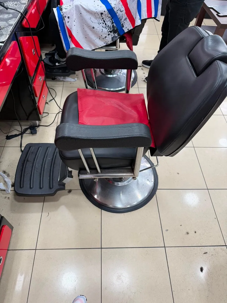 Barber chairs - Image 2
