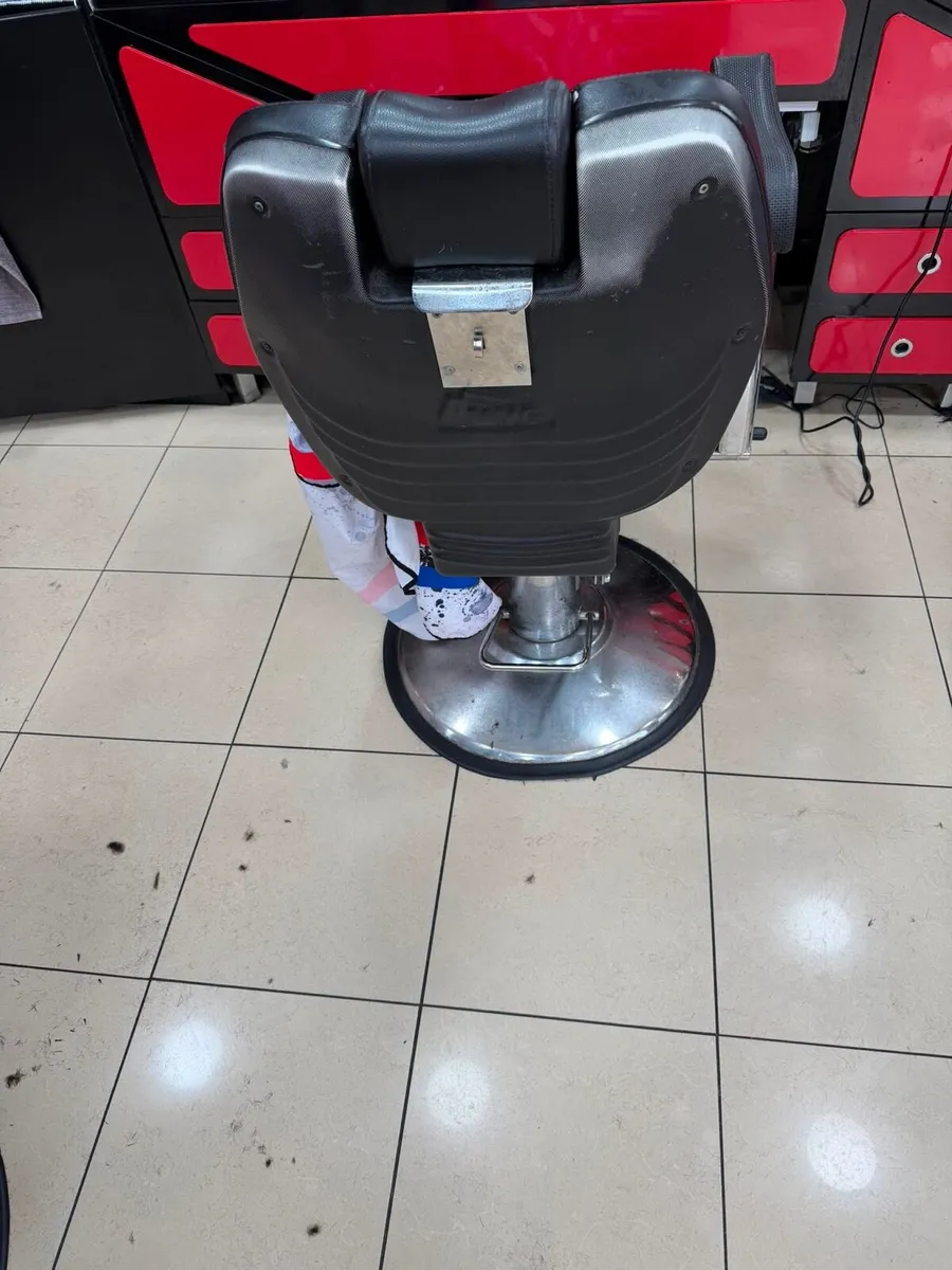Barber chairs - Image 4