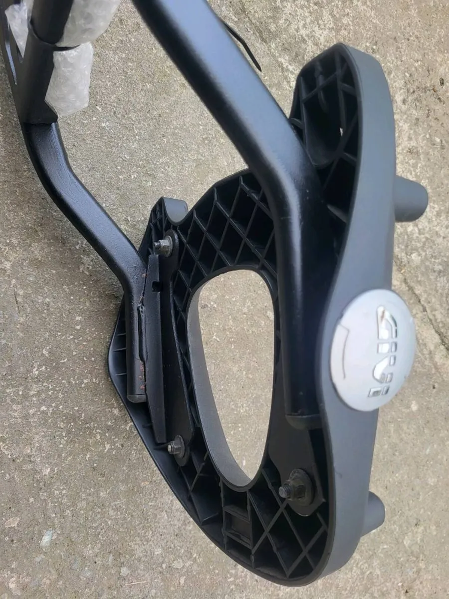 **GIVI Yamaha Tracer 700 Rear Luggage Top Box Rack - Image 4