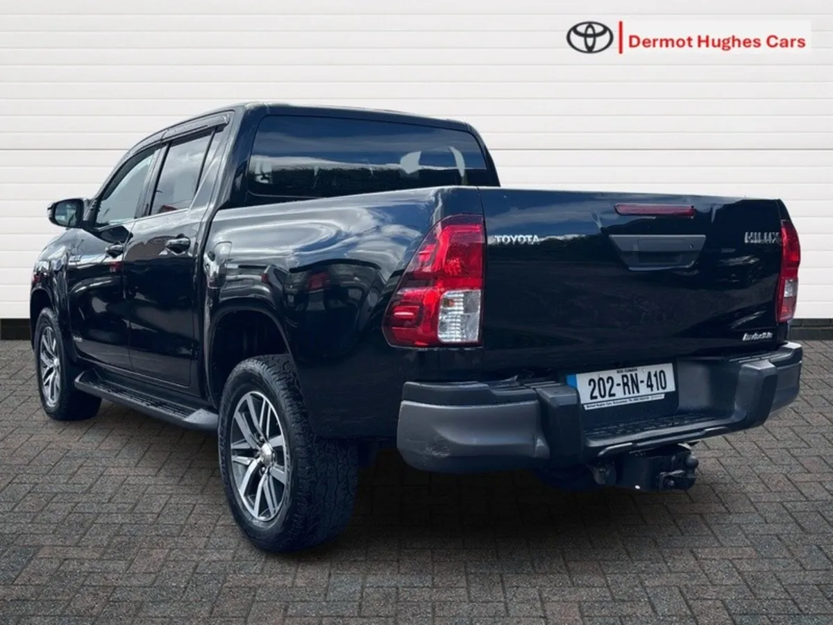 Toyota Hilux DCAB INVINCIBLE AT 4DR A AUTO - Image 2