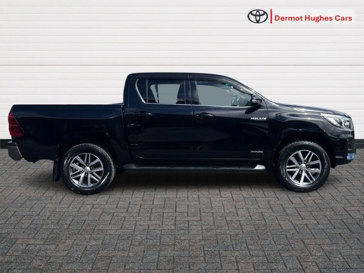 Toyota Hilux DCAB INVINCIBLE AT 4DR A AUTO - Image 3