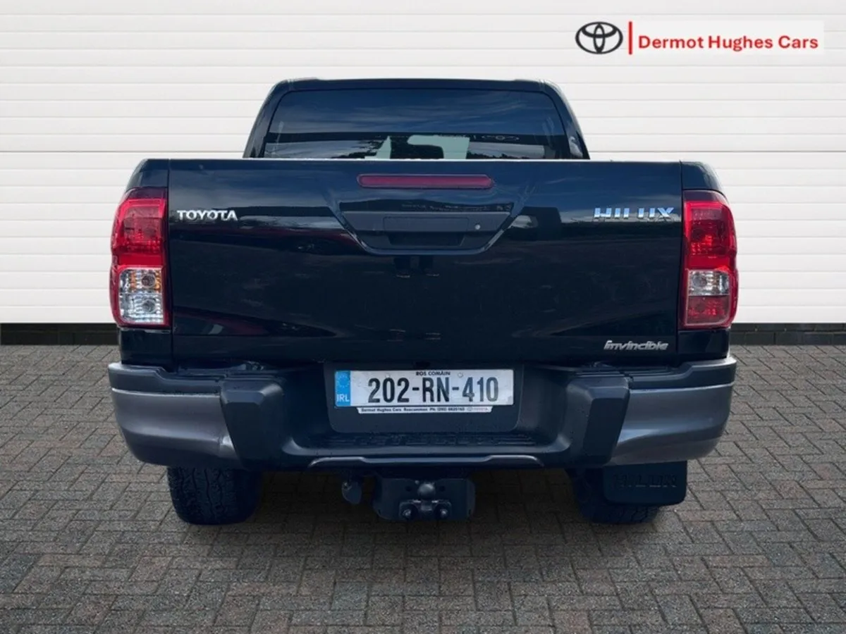 Toyota Hilux DCAB INVINCIBLE AT 4DR A AUTO - Image 4