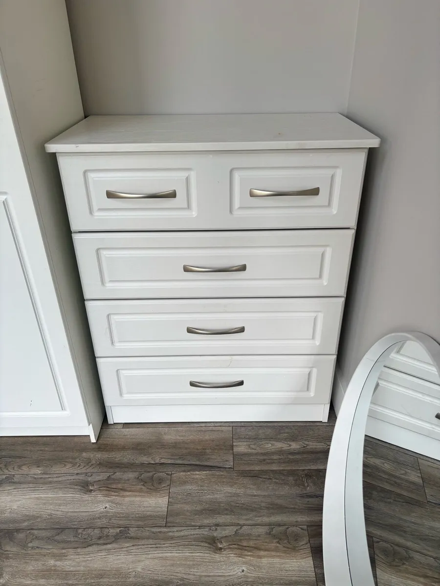 Bedroom wardrobe - Image 1