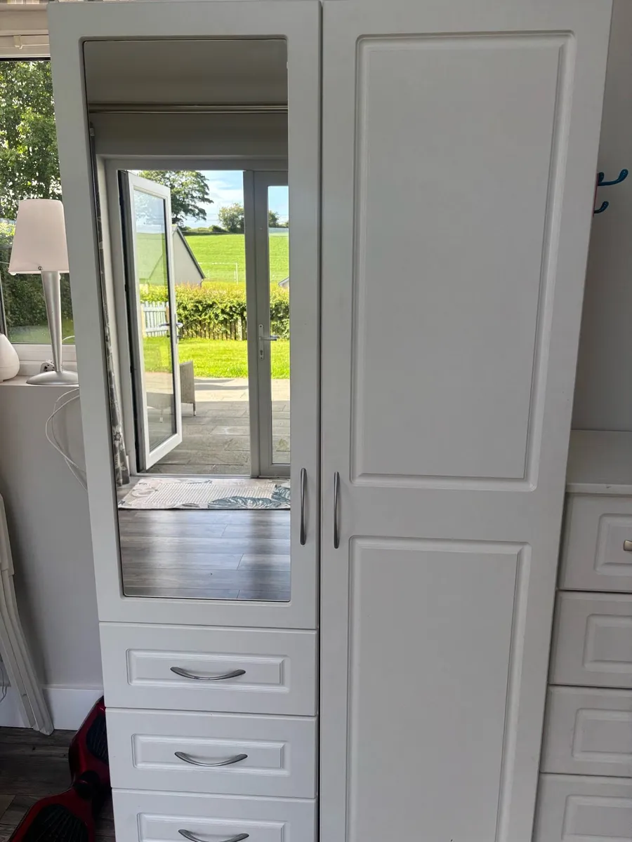 Bedroom wardrobe - Image 4