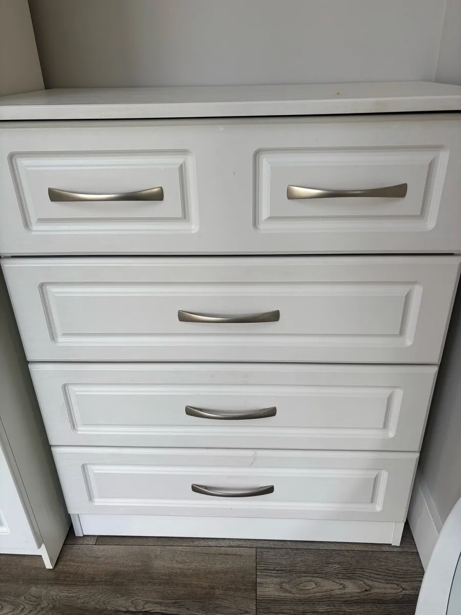 Bedroom wardrobe - Image 2