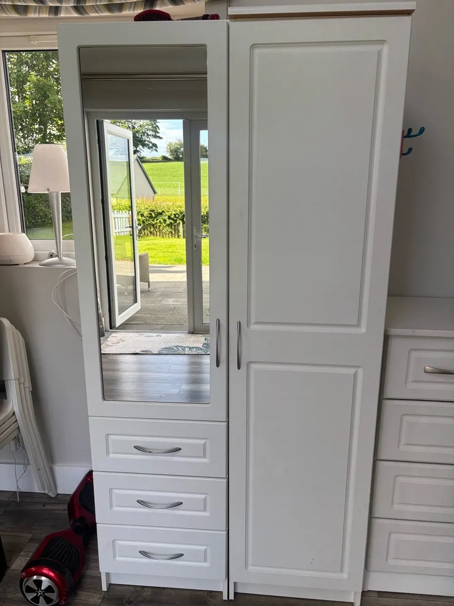 Bedroom wardrobe - Image 3