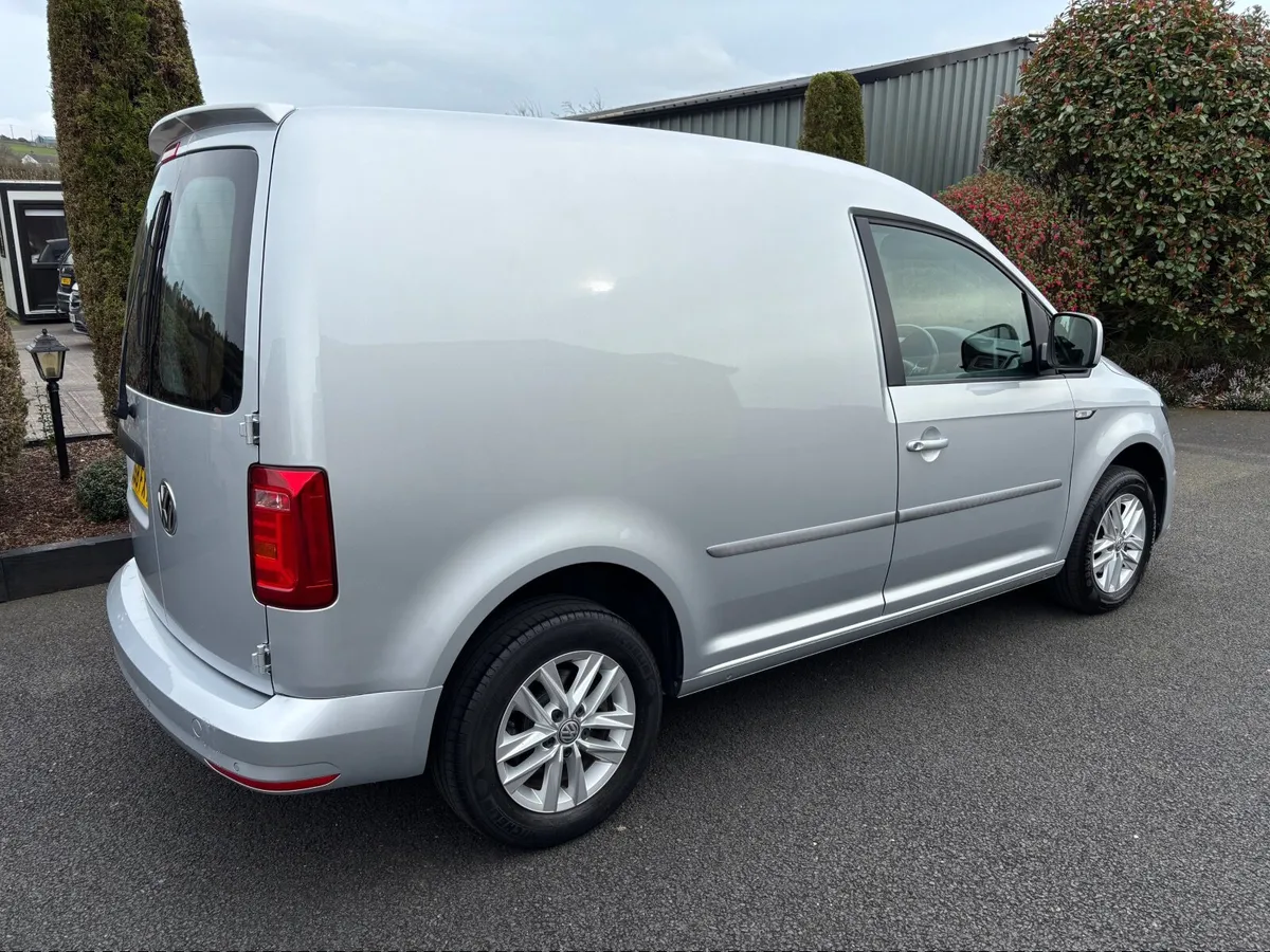 Volkswagen Caddy 2.0 TDI HIGHLINE NAV - Image 4