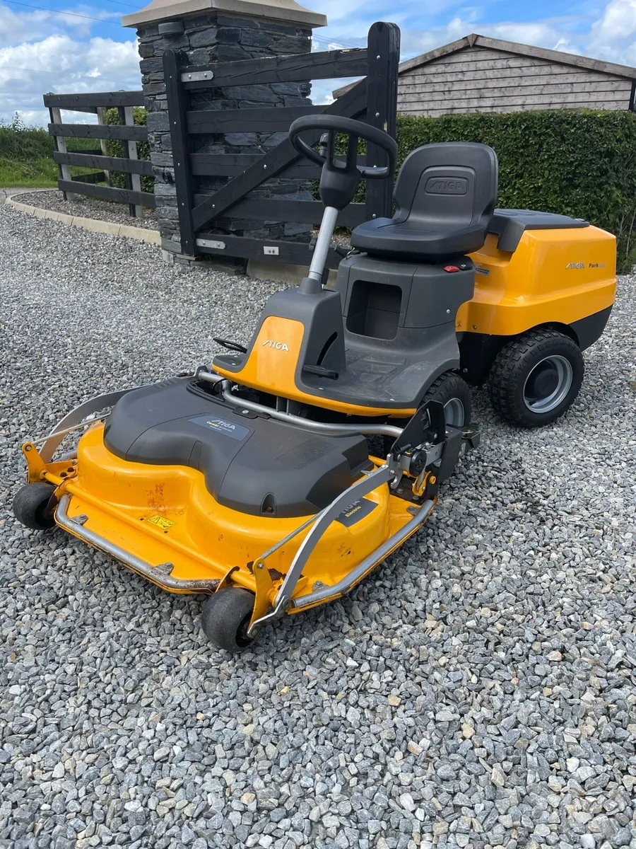 As new Stiga Park 220 Mulcher - Image 1