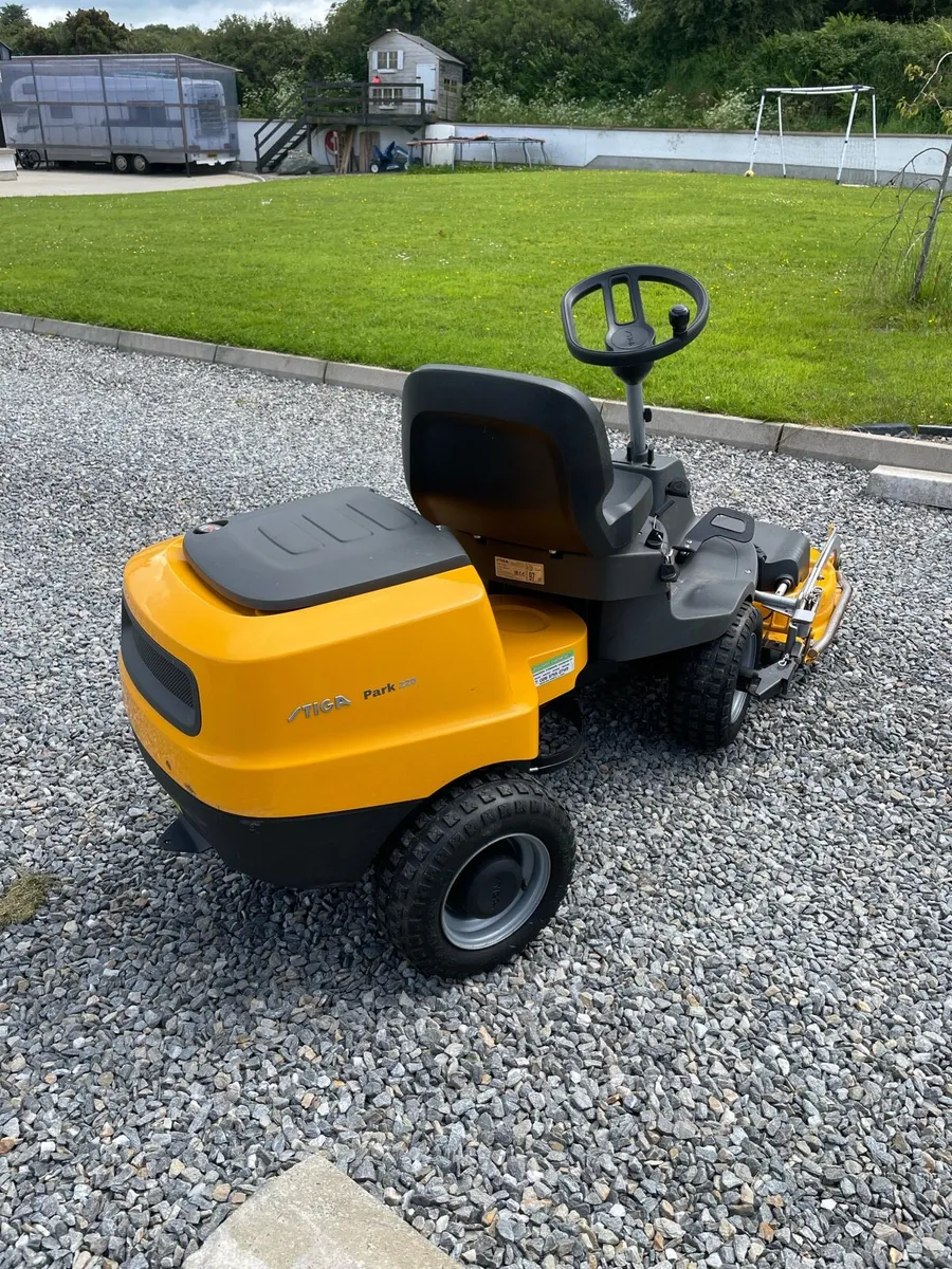 As new Stiga Park 220 Mulcher - Image 3