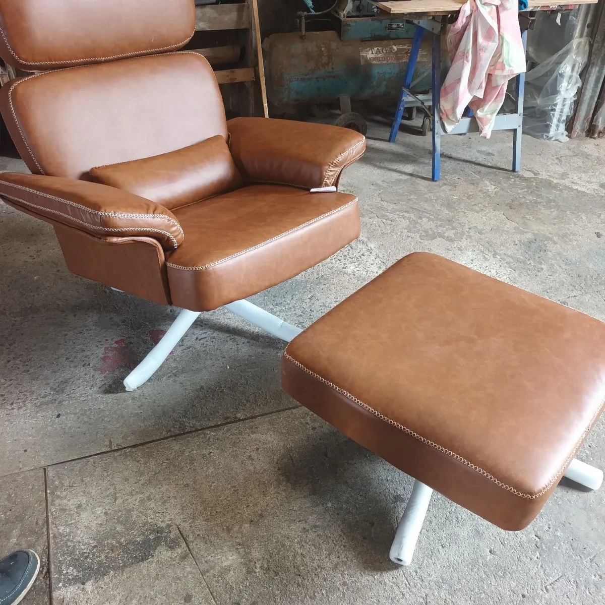 Armchair and footstool - Image 1