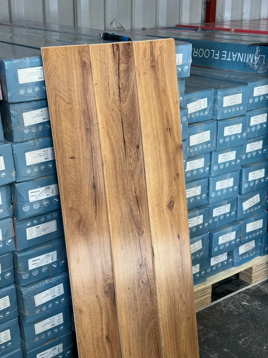 Laminated 12mm high gloss flooring - Image 1