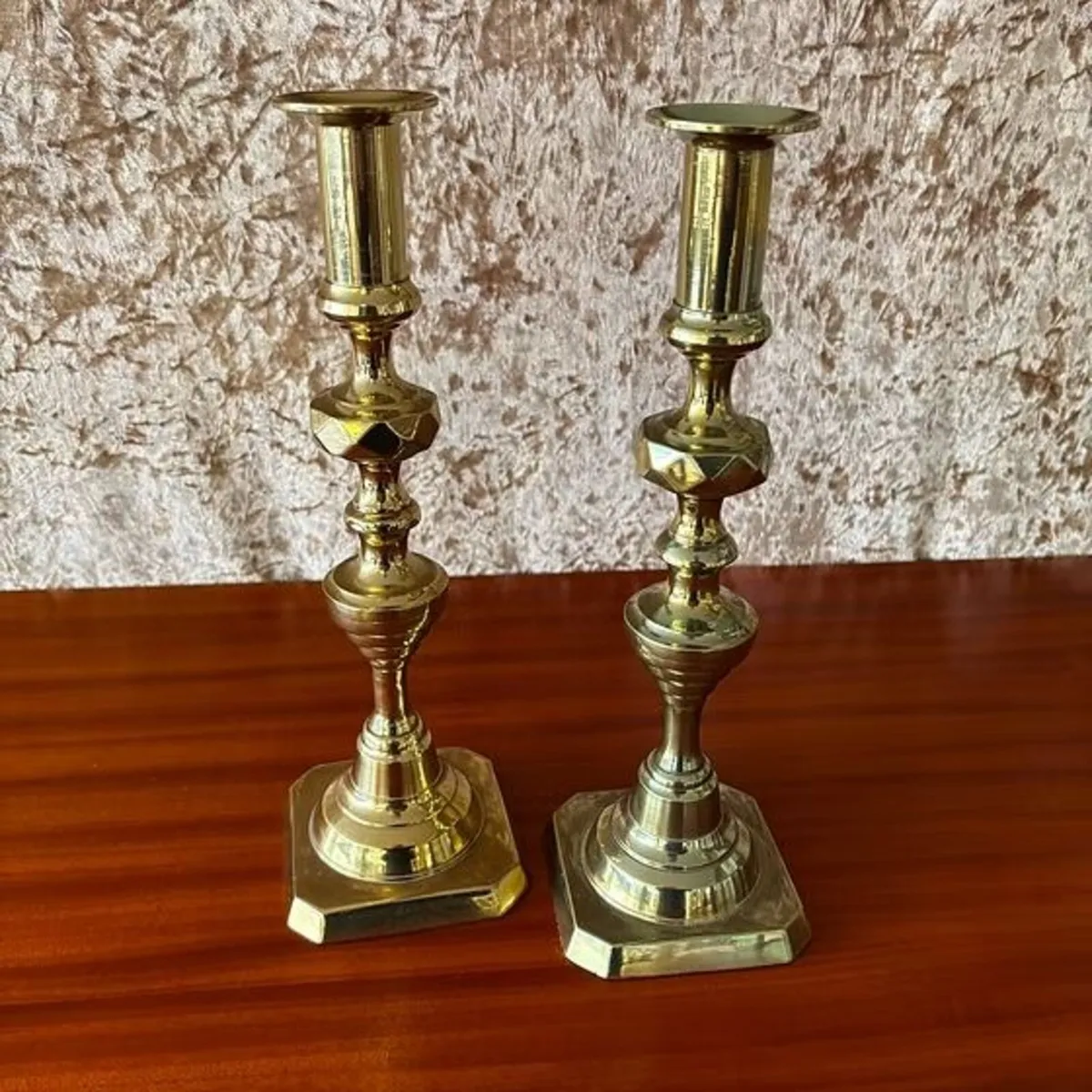 Handsome pair of brass candlesticks, late 20th cen