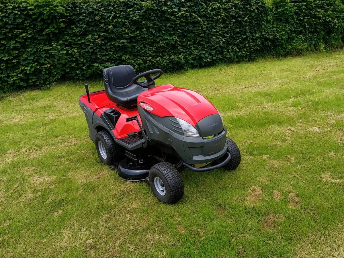 Castle garden ride on lawnmower - Image 1