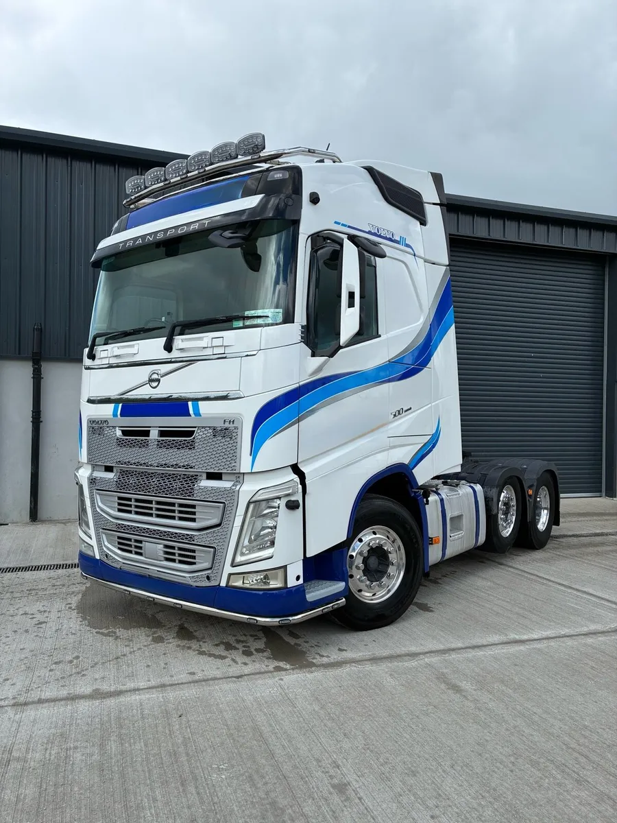 Volvo FH500 6 x 2 Midlift - Image 1