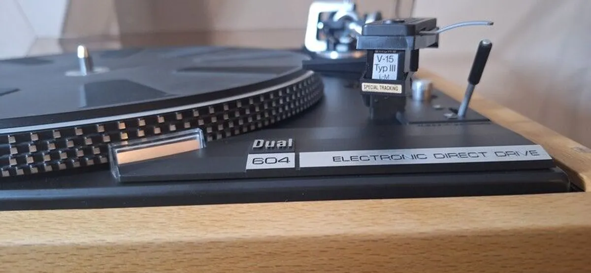 Dual 604 Electronic Direct Drive Turntable + Shure V15 Type III - Image 1