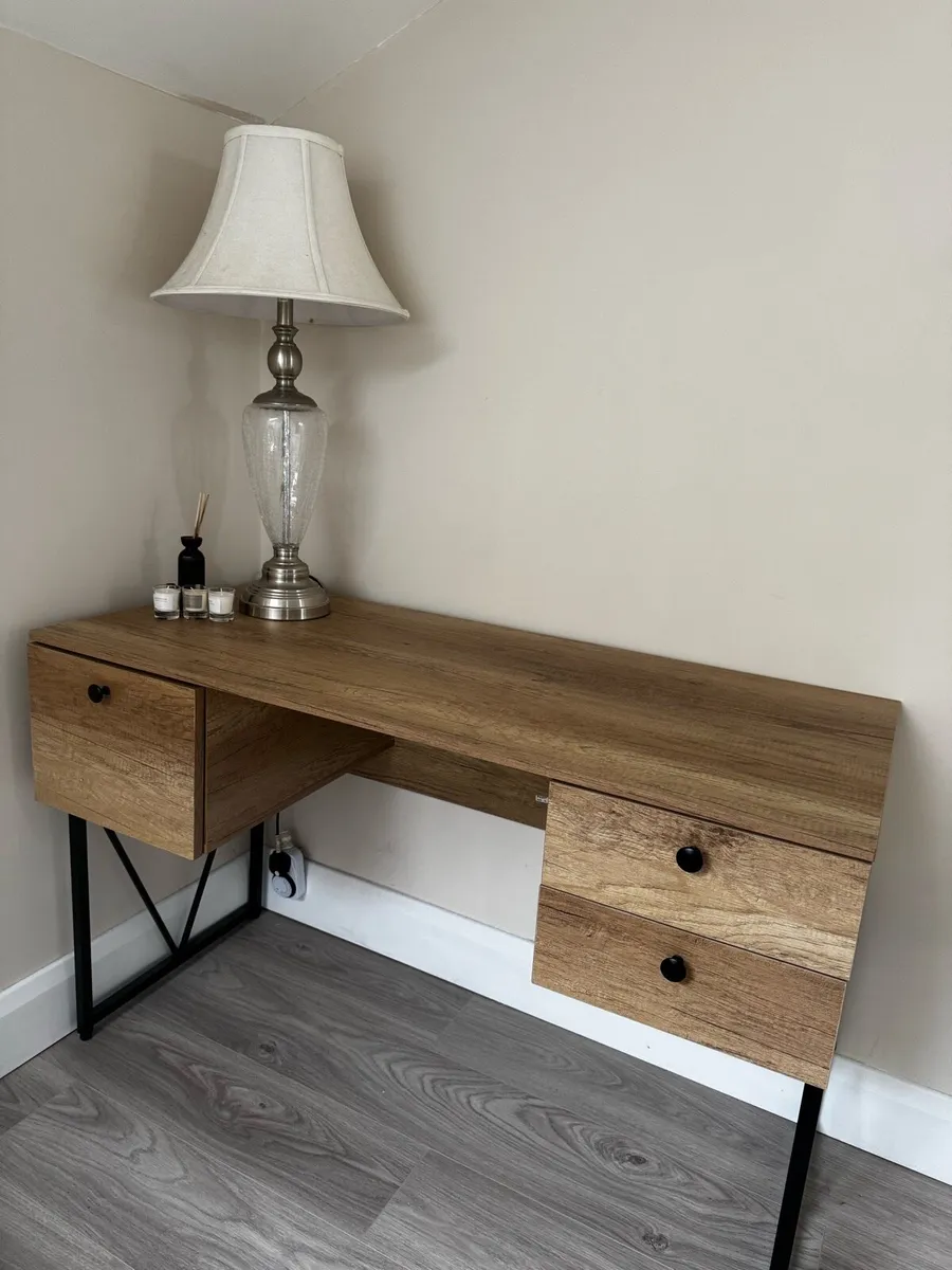 Desk - Image 2
