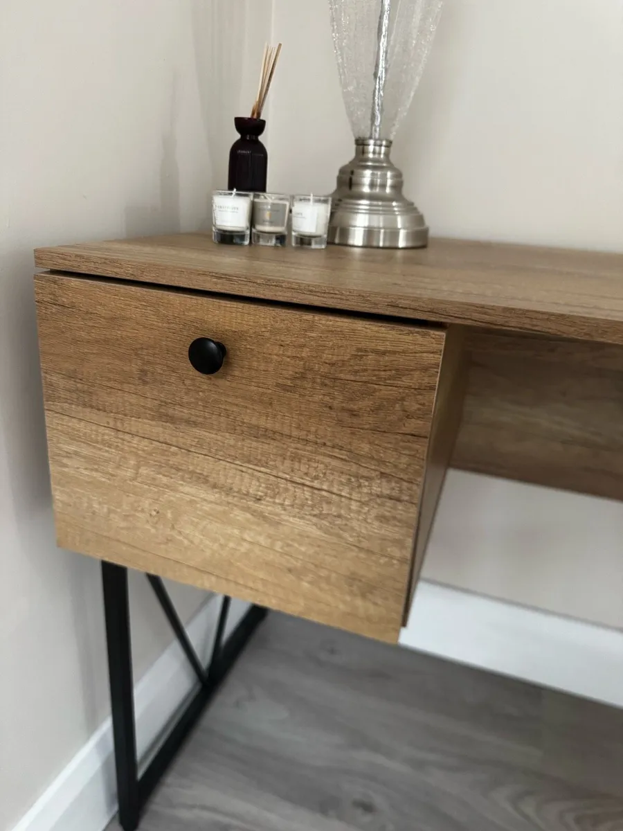 Desk - Image 4