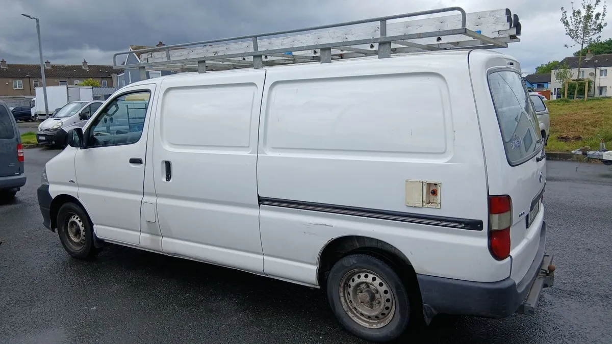 Toyota HiAce 2007 - Image 2